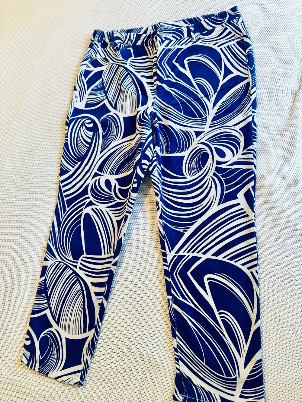 CHICO’S So Slimming Blue & White Abstract Cropped Ankle Jeans Pants — #LHP